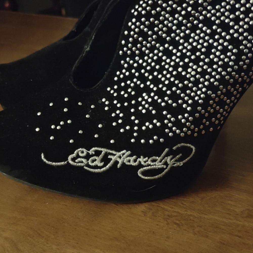 sz 8 Ed Hardy Black Heels with Silver Studs
